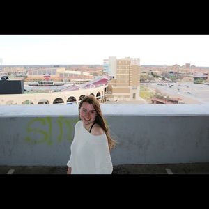 Meet your Posher, Claudia